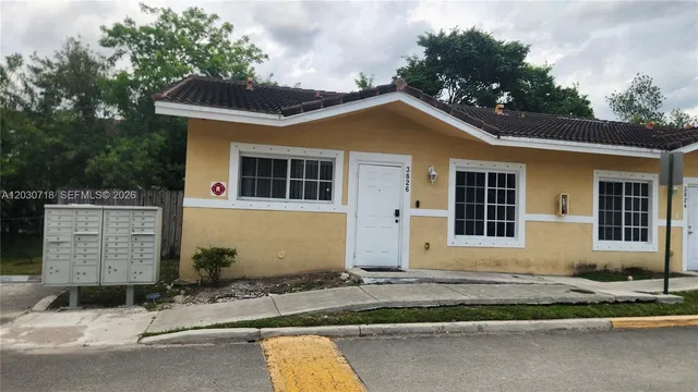 2-bedroom rental at 3826 SW 48th Avenue #3826, Hollywood