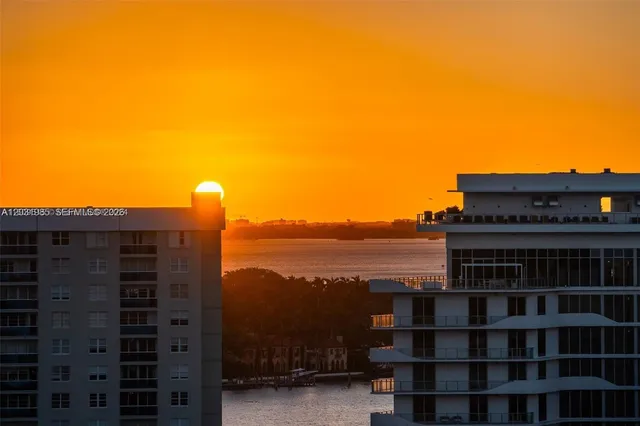 2-bedroom rental at 6899 Collins Avenue #1903, Miami Beach