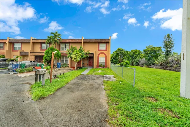 3-bedroom rental at 2790 NW 196th Street #2790, Miami Gardens