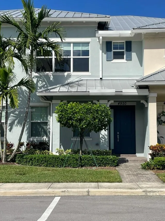 3-bedroom rental at 4920 Eucalyptus Drive #2, Hollywood