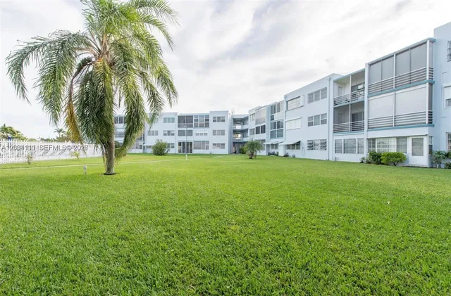 1-bedroom rental at 2200 Park Lane #105, Hollywood