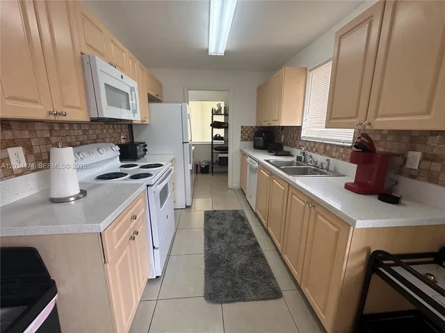3-bedroom rental at 404 NW 2nd Avenue #A, Hallandale Beach