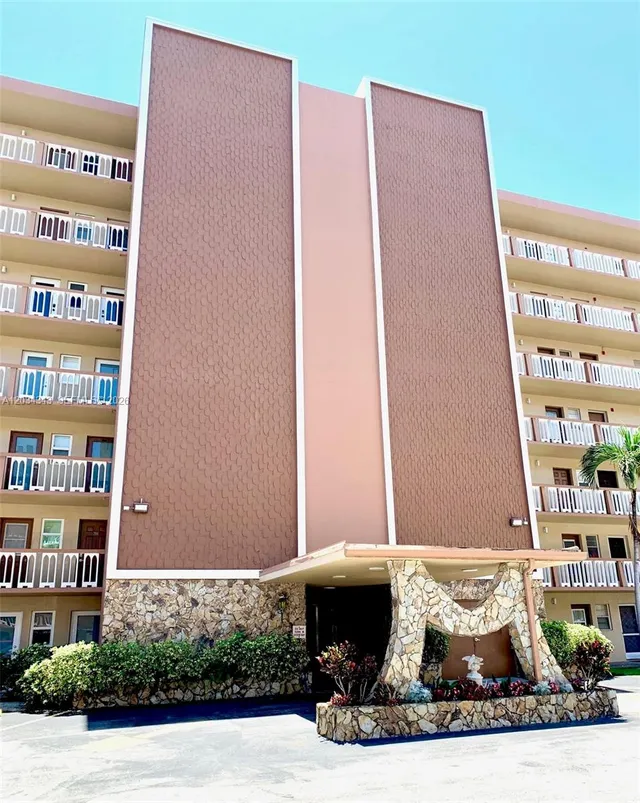2-bedroom rental at 501 NE 14th Avenue #601, Hallandale Beach