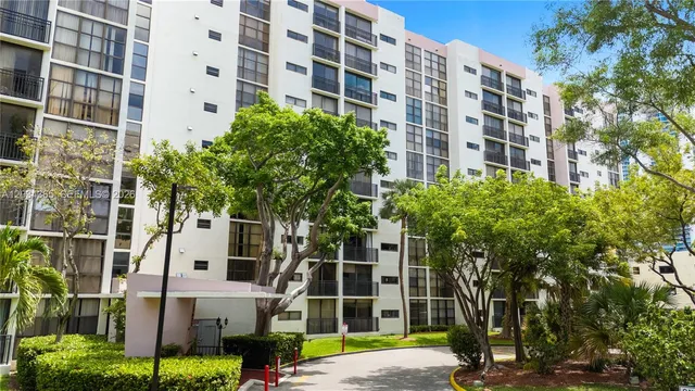 2-bedroom rental at 17021 N Bay Road #429, Sunny Isles Beach