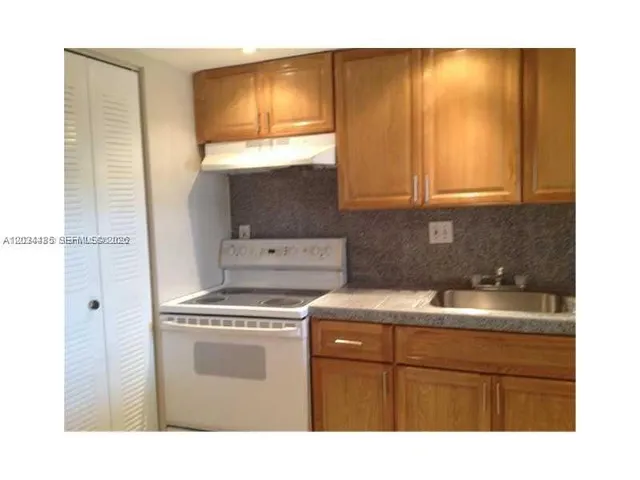 1-bedroom rental at 2903 N Miami Beach Boulevard #505, North Miami Beach