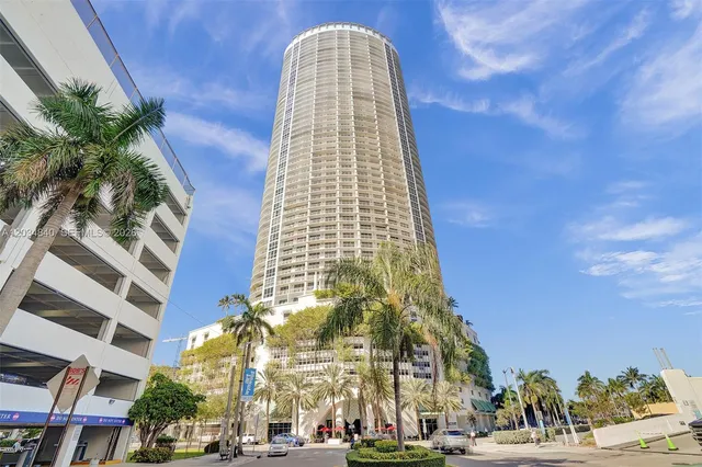 2-bedroom rental at 1750 N Bayshore Drive #3802, Miami
