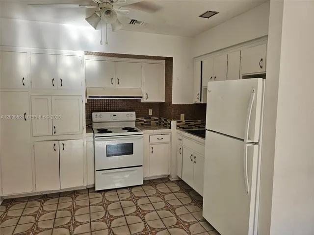 2-bedroom rental at 709 NE 4th Court #6, Hallandale Beach