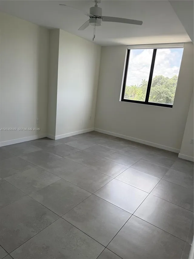 1-bedroom rental at 16395 Biscayne Boulevard #318, North Miami Beach