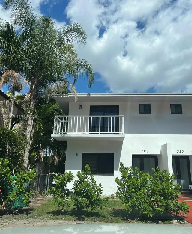 3-bedroom rental at 325 Menores Avenue, Coral Gables