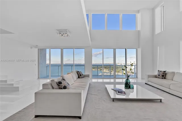 3-bedroom rental at 10 Venetian Way #PH04, Miami Beach