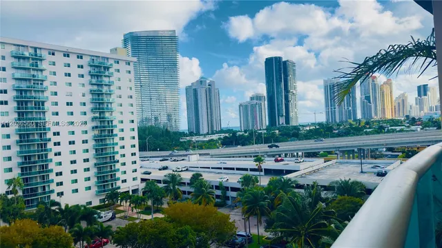 1-bedroom rental at 19390 Collins Avenue #624, Sunny Isles Beach