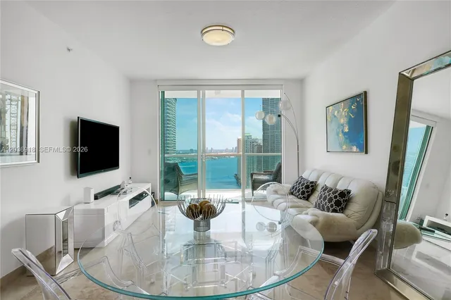 3-bedroom rental at 31 SE 5th Street #3812, Miami
