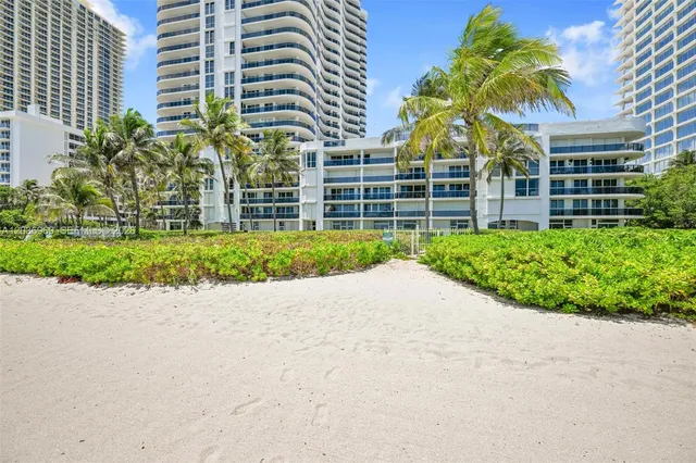 1-bedroom rental at 16711 Collins Avenue #BC10, Sunny Isles Beach