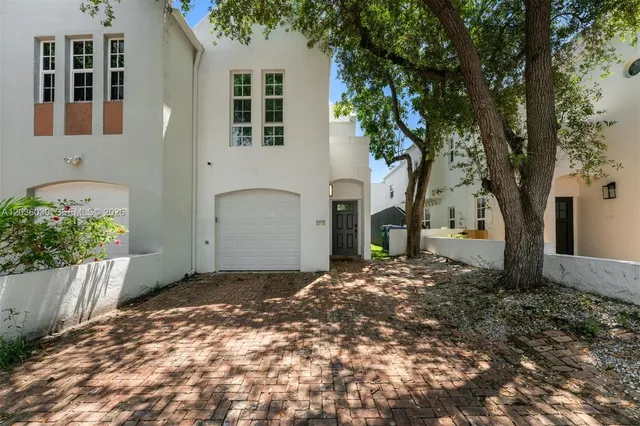 3-bedroom rental at 3125 Paola Drive #15, Miami