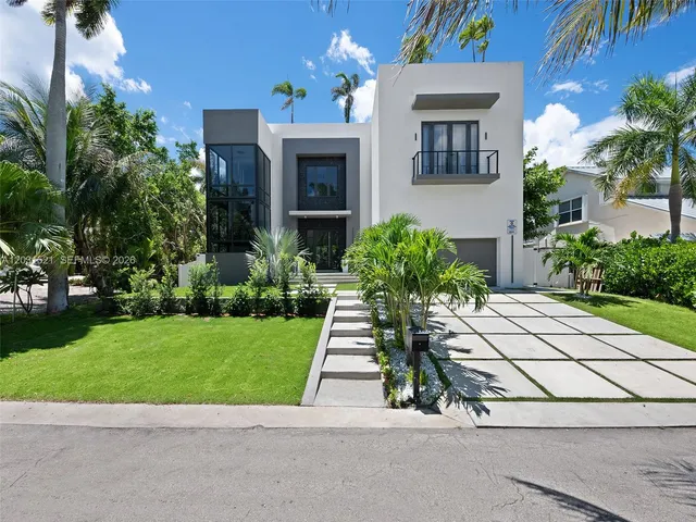 4-bedroom rental at 638 Lakeside Harbor, Boynton Beach