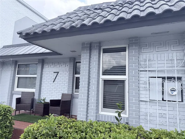 2-bedroom rental at 301 Bonaventure Boulevard #7, Weston