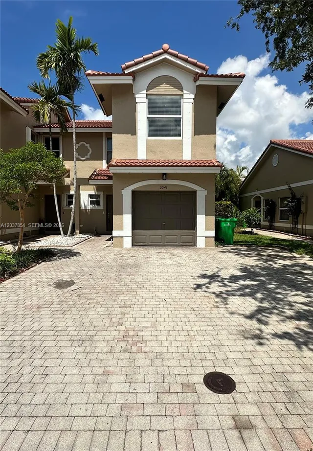 3-bedroom rental at 5541 NW 90th Terrace #5541, Sunrise