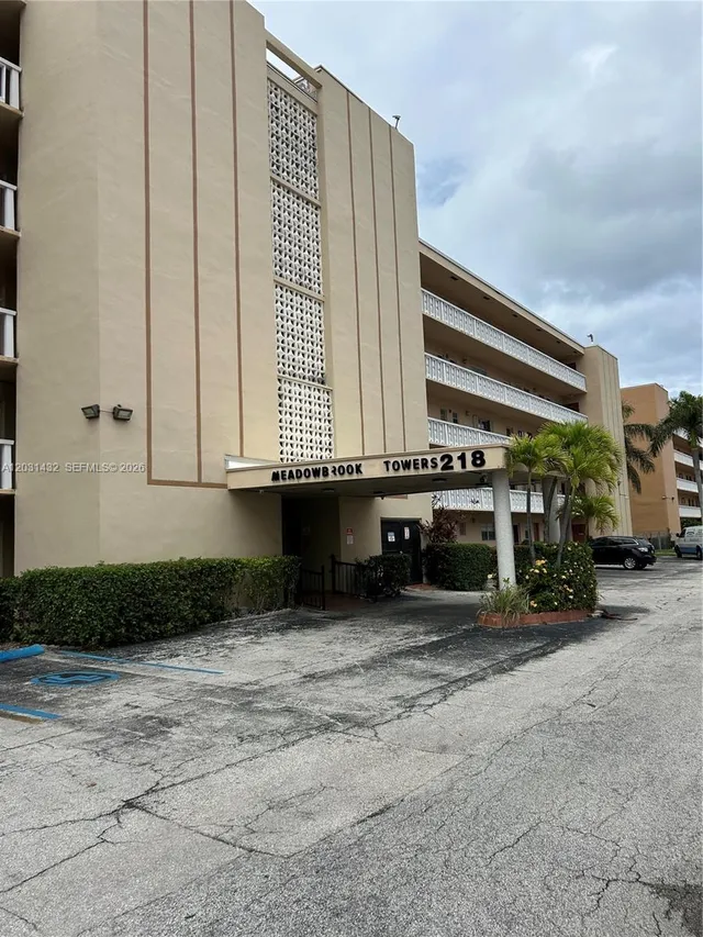 1-bedroom rental at 218 NE 12th Avenue #203, Hallandale Beach