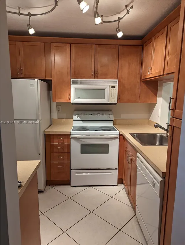 1-bedroom rental at 9460 Tangerine Place #101, Davie