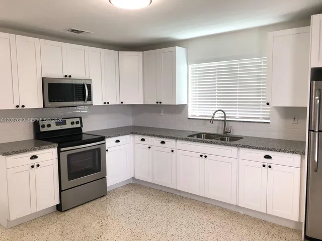 2-bedroom rental at 12020 NE 12th Court #12020, Biscayne Park