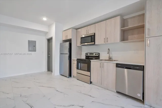 2-bedroom rental at 420 SW 7th Avenue #204, Miami