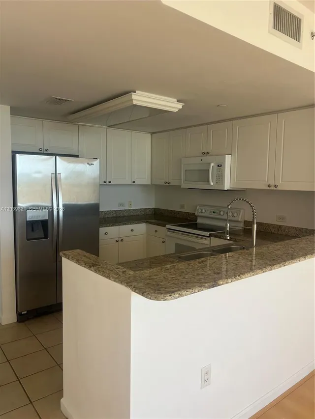 1-bedroom rental at 19501 W Country Club Drive #611, Aventura