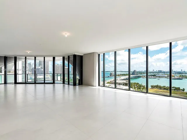 4-bedroom rental at 1000 Biscayne Boulevard #2002, Miami