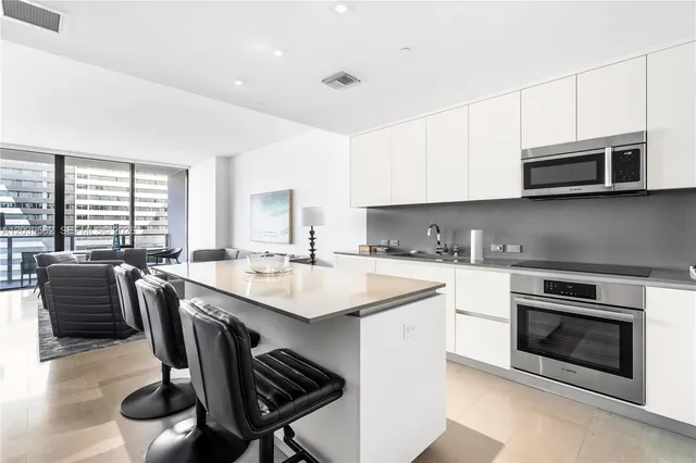 1-bedroom rental at 88 SW 7th Street #1006, Miami