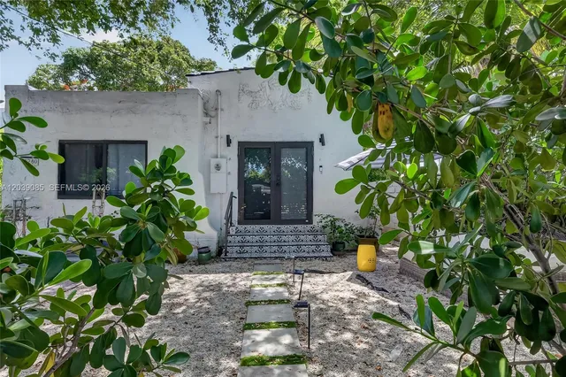 3-bedroom rental at 8280 NE 1st Place, Miami