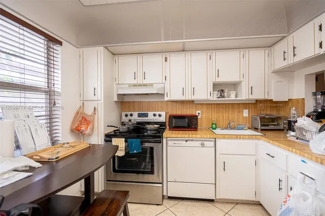 2-bedroom rental at 3531 Inverrary Drive #108, Lauderhill