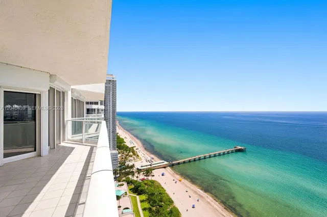 4-bedroom rental at 16445 Collins Avenue #OS21/26(11B), Sunny Isles Beach