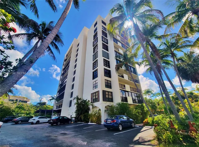 1-bedroom rental at 77 Crandon Blvd 2b #2B, Key Biscayne