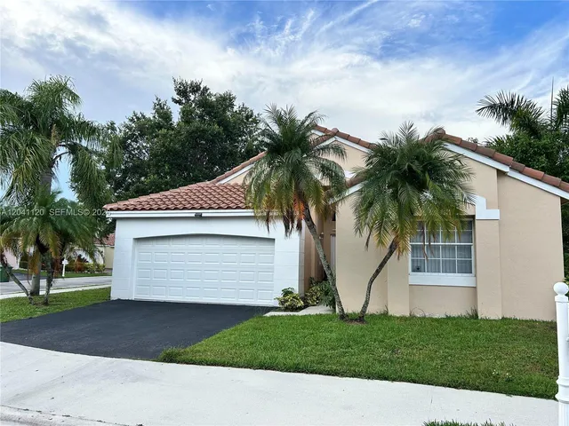 3-bedroom rental at 286 Bridgeton Way, Weston