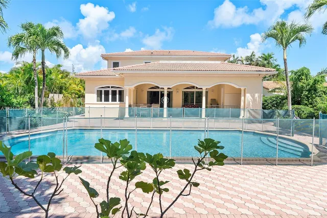 5-bedroom rental at 3765 Prairie Avenue #3765, Miami Beach