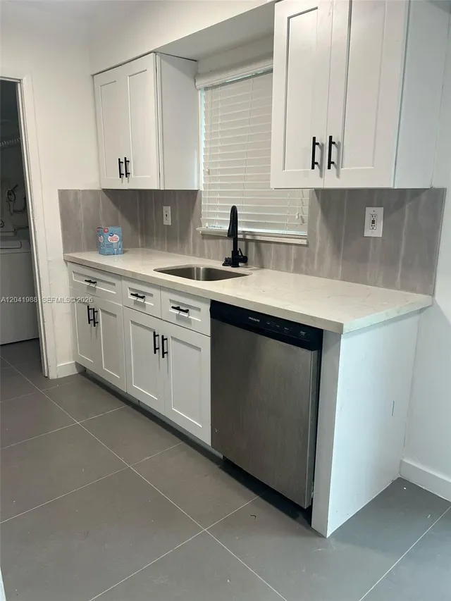 3-bedroom rental at 2611 NE 204th Terrace, Miami