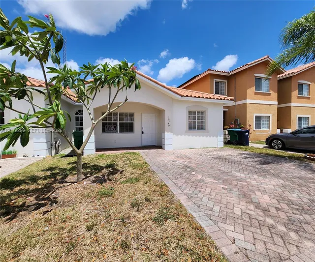 3-bedroom rental at 10949 SW 181 Te #0, Miami
