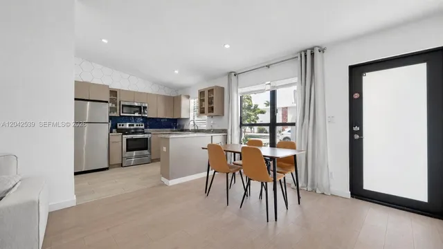 2-bedroom rental at 1704 Rodman Street #1, Hollywood