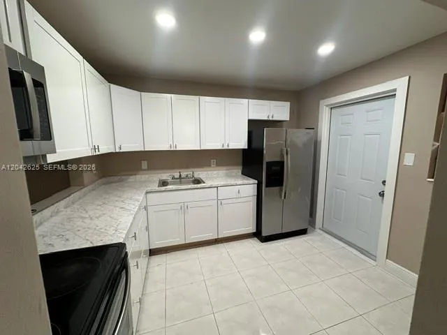 1-bedroom rental at 251 NE 187th Street #809, Miami