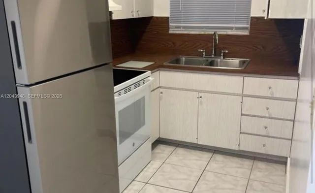 1-bedroom rental at 400 SE 9th Court #9, Hallandale Beach