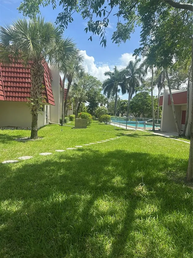 1-bedroom rental at 5 Jacaranda Country Club Drive #206, Plantation