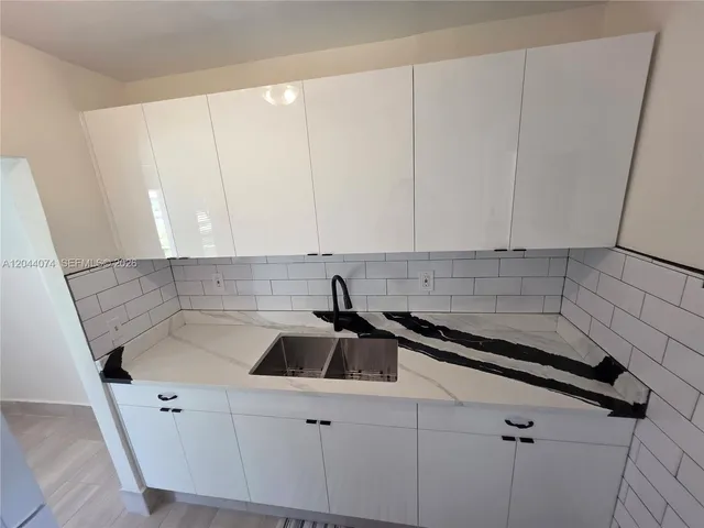 1-bedroom rental at 120 NE 10th Avenue #3, Hallandale Beach