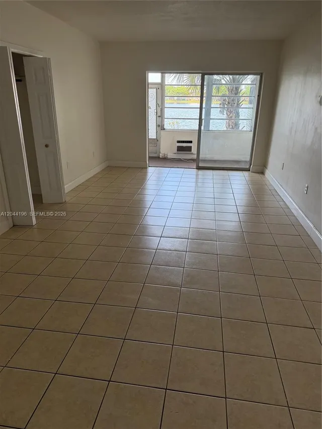 1-bedroom rental at 19001 NE 2nd Avenue #1404, Miami