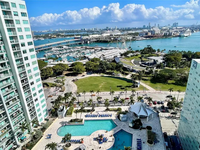 2-bedroom rental at 253 NE 2nd Street #2409, Miami