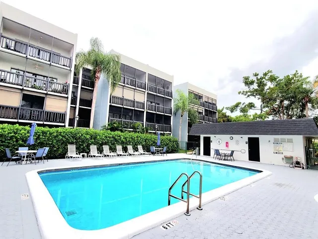 2-bedroom home at 1021 Mockingbird Lane #114, Plantation