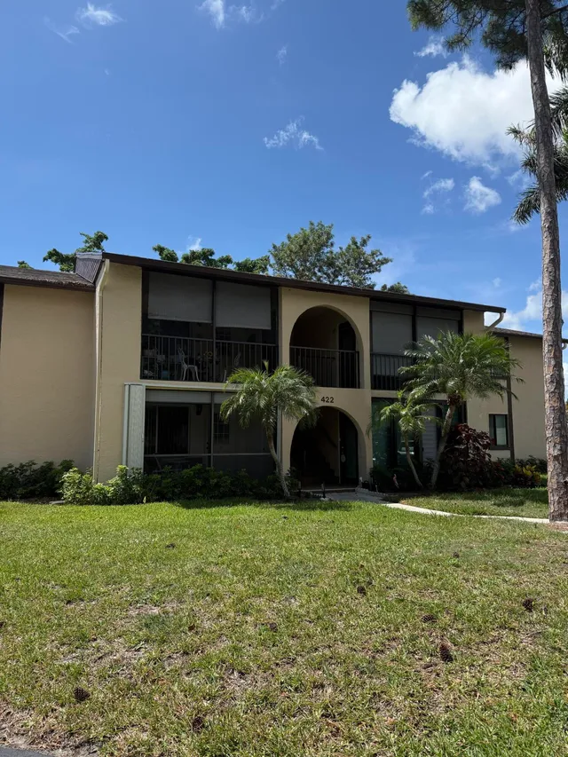 2-bedroom rental at 422 Pine Glen Lane #A-1, Greenacres