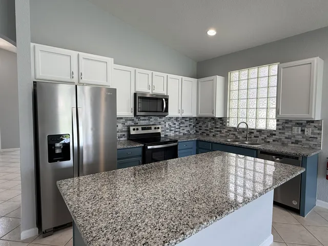 3-bedroom rental at 9084 Silver Glen Way, Lake Worth