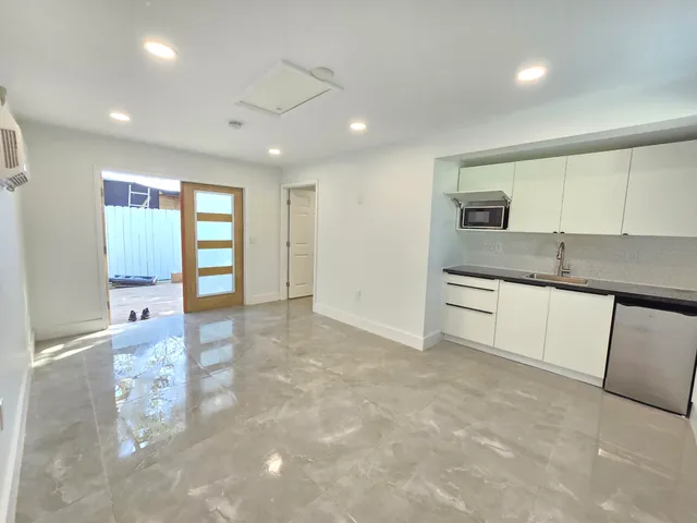 1-bedroom rental at 4648 SW 24th Avenue #Unit 2, Dania Beach