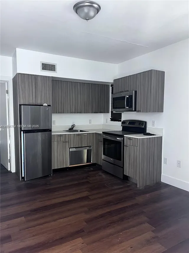 1-bedroom home at 557 Michigan Avenue #115, Miami Beach