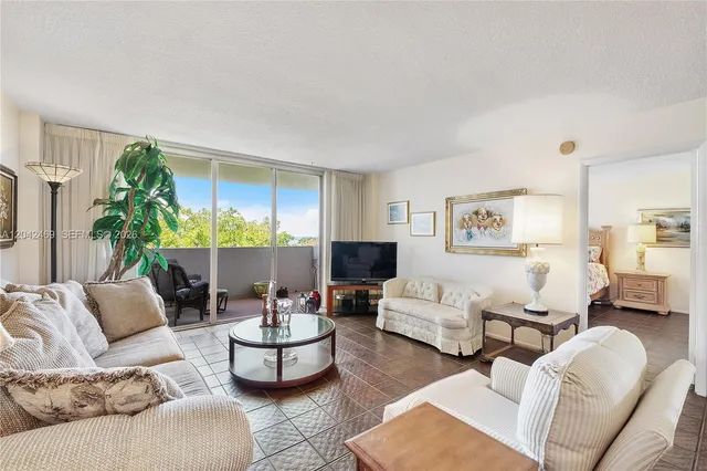 1-bedroom home at 5 Island Avenue #6A, Miami Beach