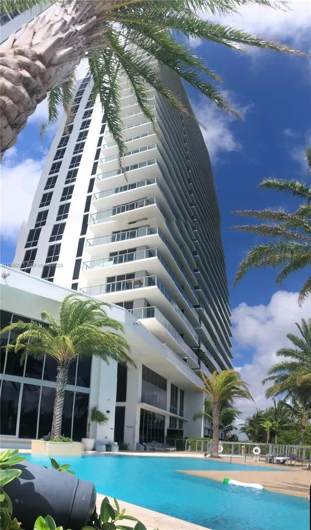 3-bedroom rental at 16385 Biscayne Boulevard #507, North Miami Beach
